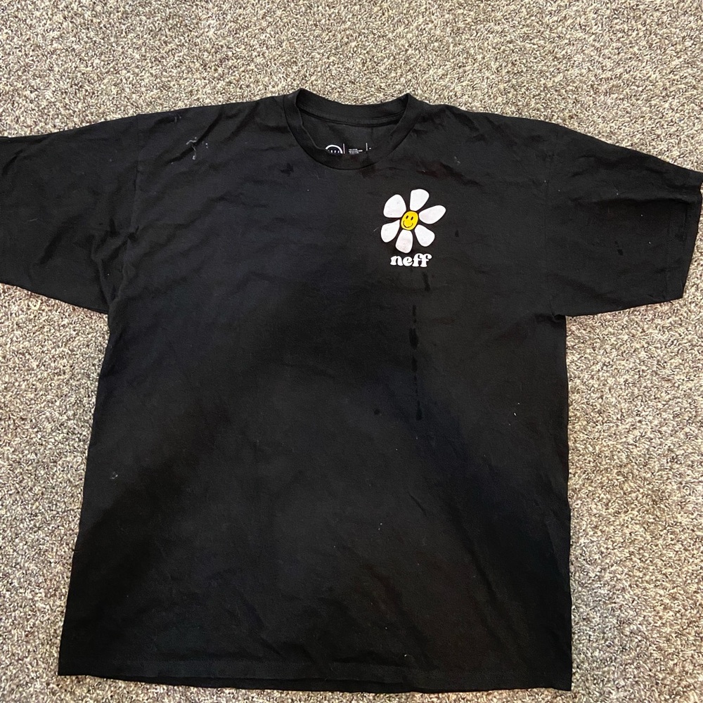 Black short-sleeve tee